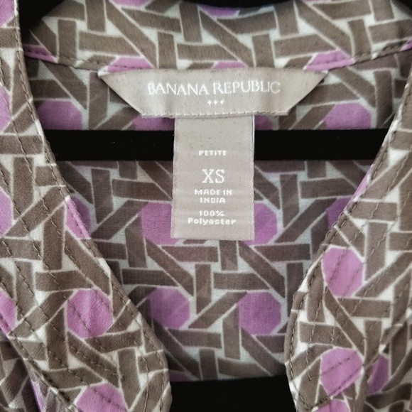 Banana Republic Chiffon Blouse with Geo. Pattern - Picture 4 of 5